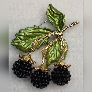 Vintage-inspired Articulated Blackberry Brooch / Pin